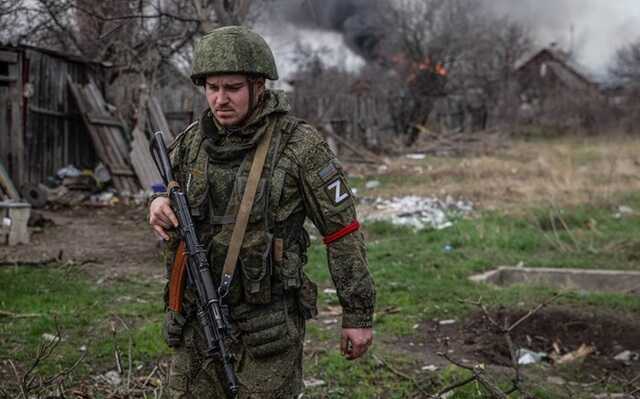 Окупант намагався відбитися від дрона за допомогою штанів