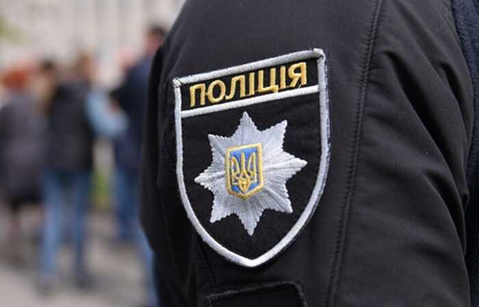 У Києві чоловік крав іграшки з могил військових