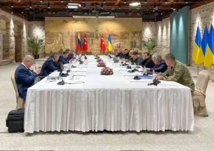 Москва відмовляється оприлюднити свій "меморандум" щодо переговорів у Стамбулі, а Київ розцінює це як потенційну пастку, — ЗМІ