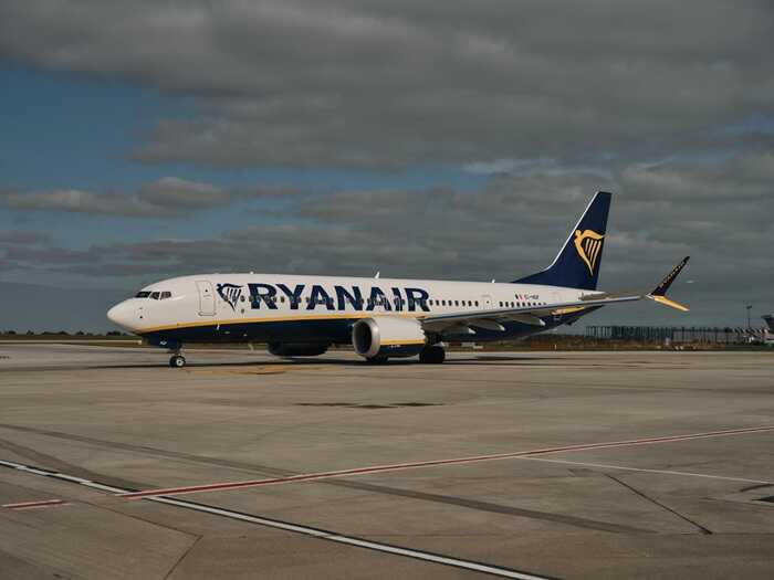 У Німеччині літак Ryanair здійснив екстрену посадку, є постраждалі