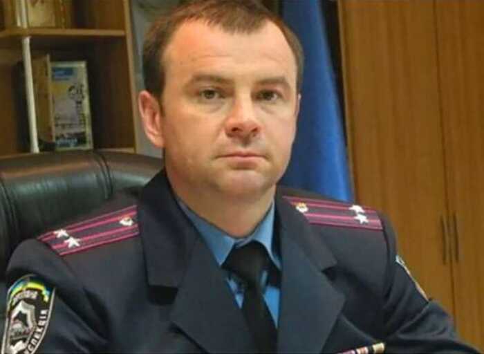 Начальник київської поліції охорони Віталій Бондаренко живе в маєтку сестри біля Межигірʼя та їздить на чужих авто