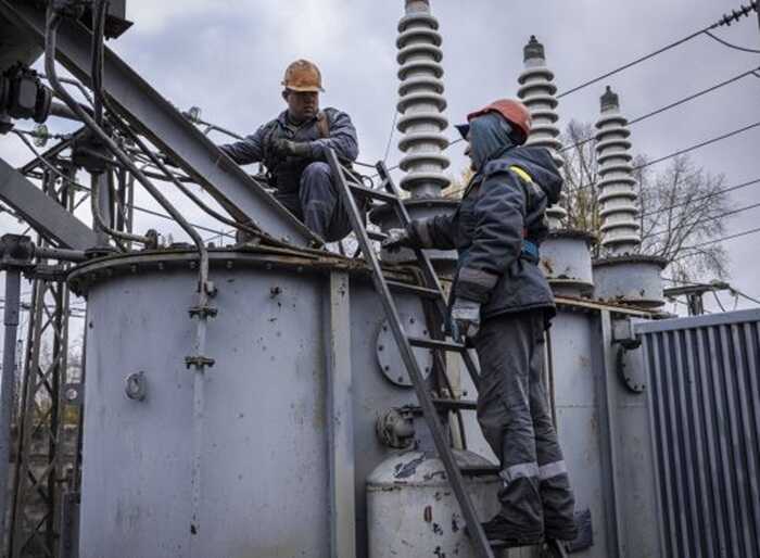 У Києві після російського удару зникло світло в понад тисячі будинків