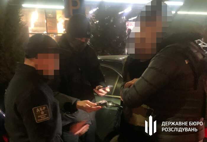 Правоохоронця судитимуть за спробу зняти з військового обліку за 15 тисяч доларів — ДБР