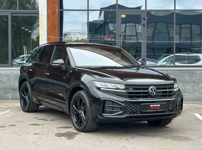 Управління державної охорони президента придбало два позашляховики Volkswagen Touareg по 3,5 мільйона гривень кожен