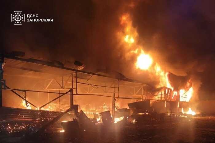Росія атакувала Запоріжжя "Шахедами": спланули пожежі, є постраждала