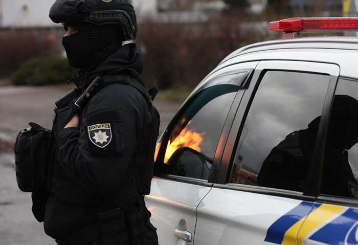 Чоловік у Хмельницькому поранив військкома та правоохоронця при спробі вручення повістки