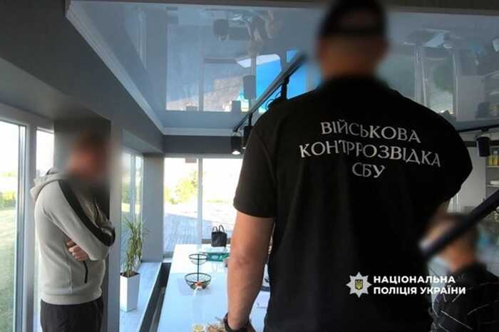 На Одещині викрили військового, який за 2000 доларів переводив на тилову службу