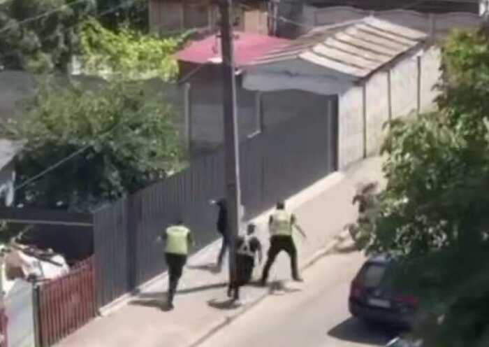 Опубліковано відео нападу на воєнкома і поліцейського в Хмельницькому під час мобілізації