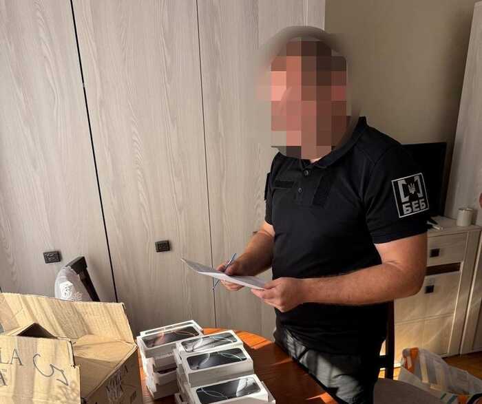 БЕБ прийшло до «Техно Їжака»: обшуки у справі про «сірі» iPhone та львівських митників