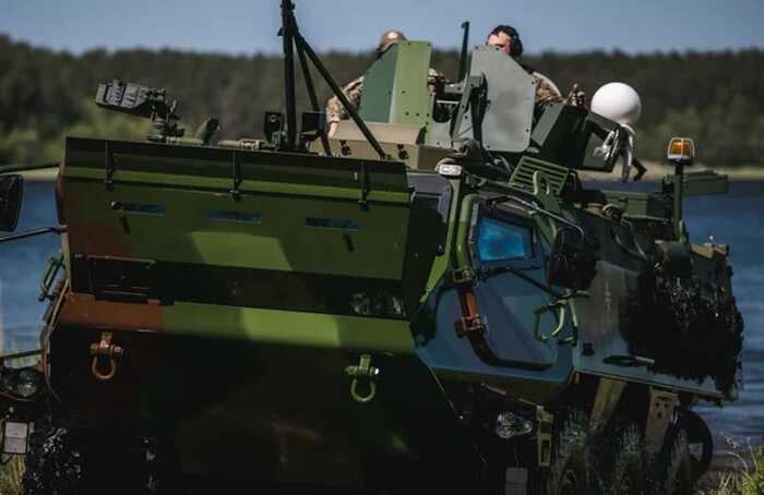 В Україну прибула перша партія латвійських БТР Patria 6×6