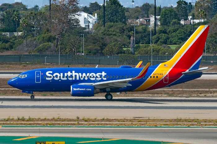 У США літак Southwest Airlines дивом уникнув зіткнення з винищувачем