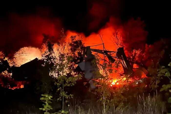 На Харківщині після російської атаки спалахнуло промислове підприємство