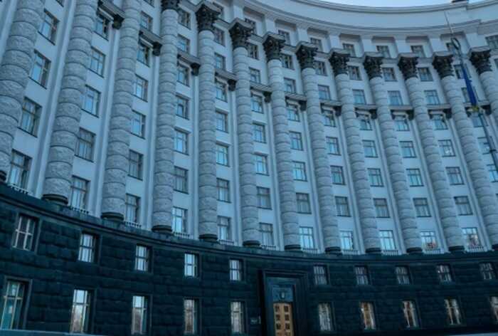 Кабмін дозволив виїзд за кордон жінкам-депутаткам місцевих рад